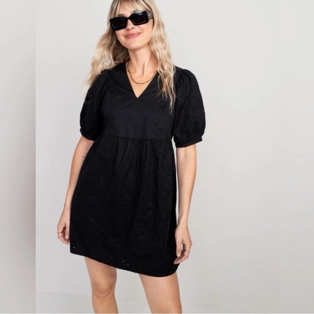 Old Navy Black Dress with V-Neck and Puff Sleeves